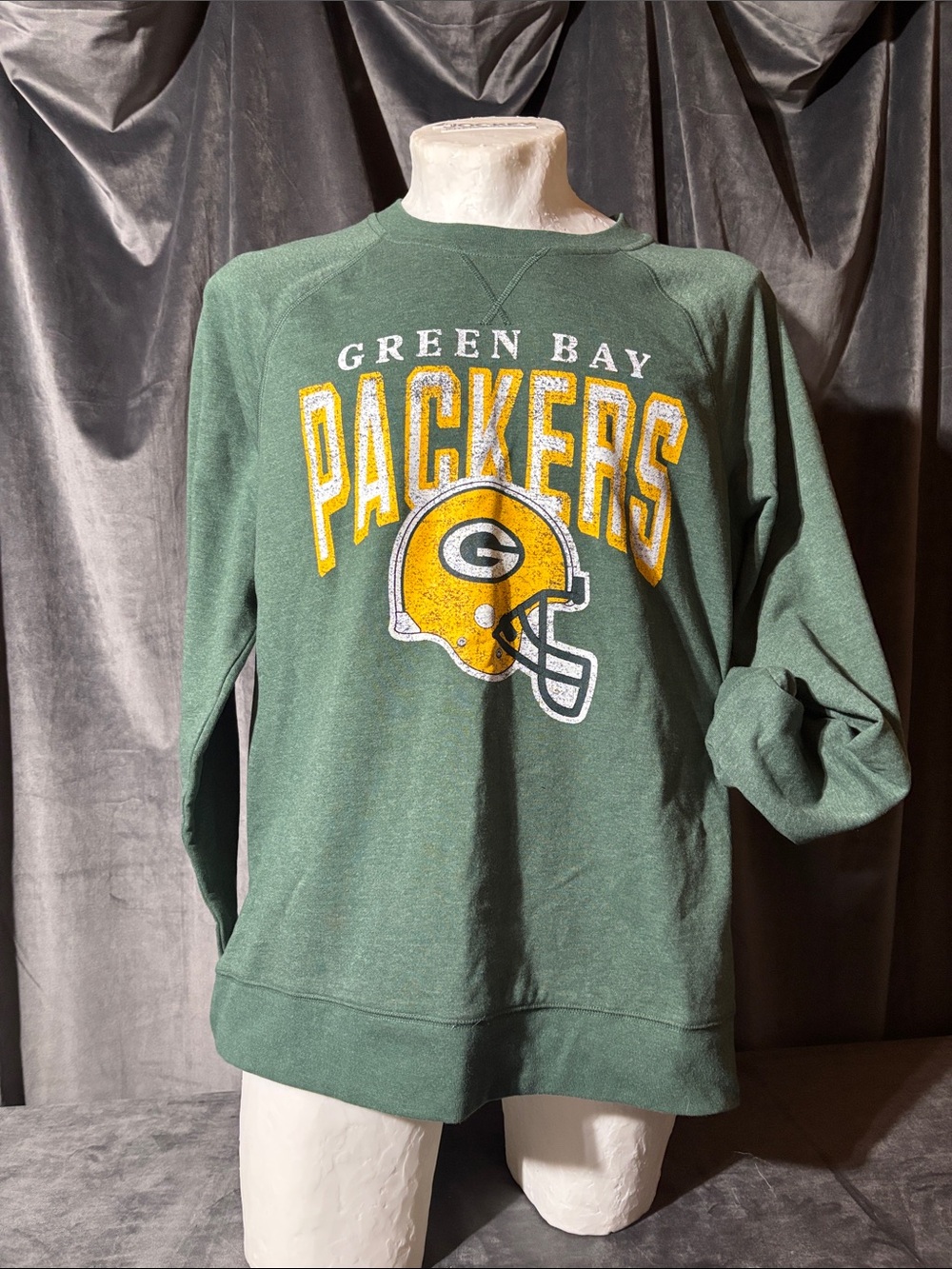 2-pc set: Green Bay Packers women’s Green Crewneck Sweatshirt and sweatpants.